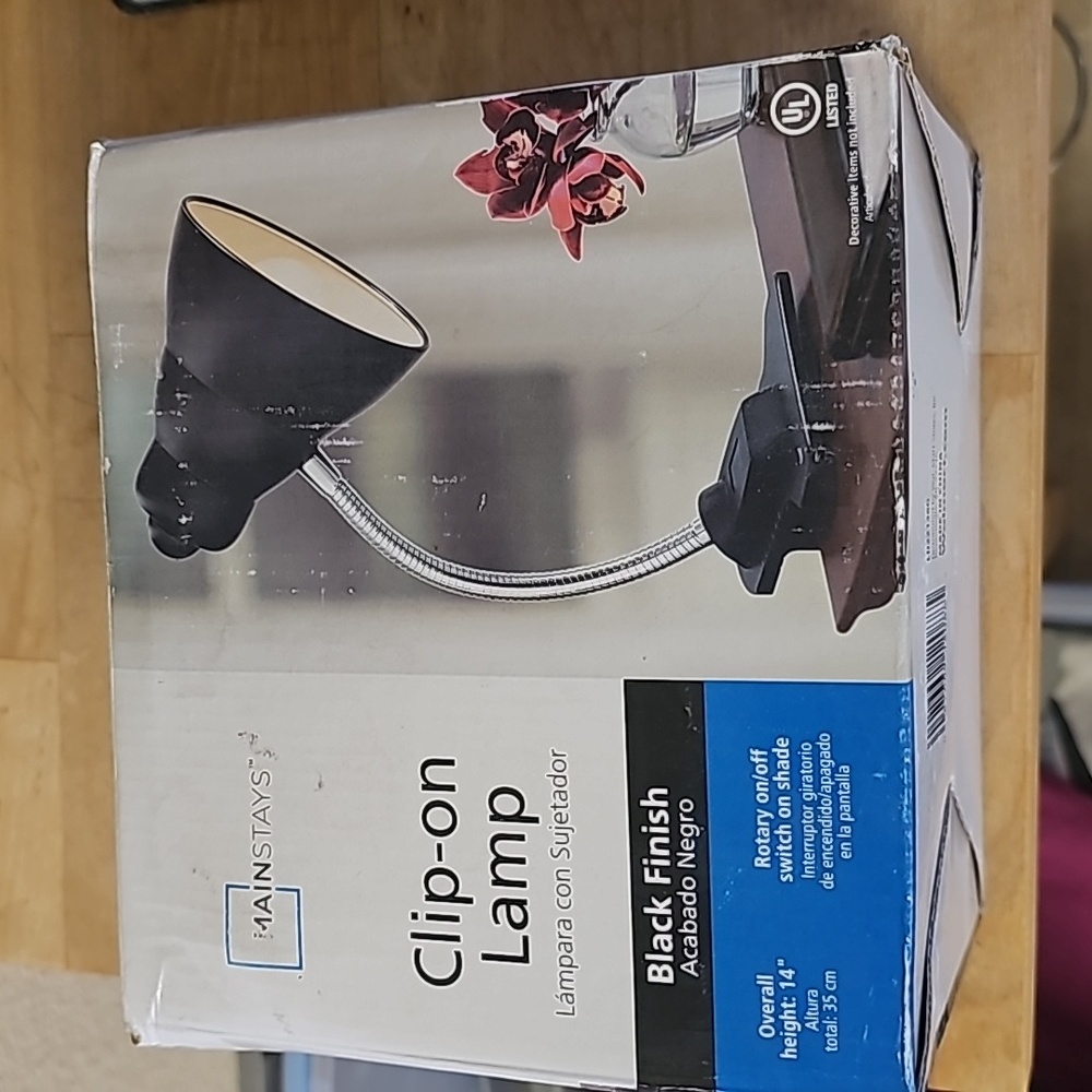 Clip on lamp.  NWT. Height 14". Tote 5.